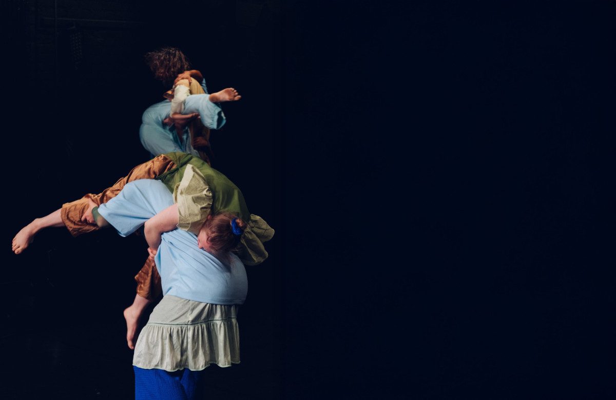 neele-buchholz-tomas-buenger-orange-ist-nicht-allein-02-landscape-web-c-daniela-buchholz-1200x